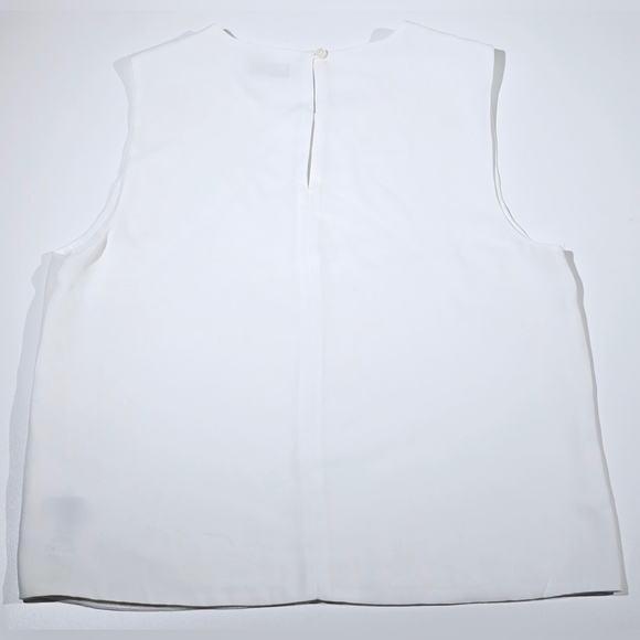 Babaton Aritzia White Sleeveless Blouse Round Neck Button Tank Women XXS 2XS - Picture 4 of 7